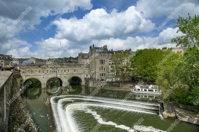 Avon river and Pulteney Bridge in Bath, UK
