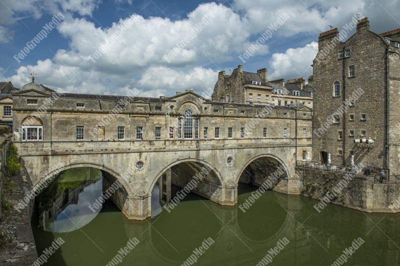 Avon river and Pulteney Bridge in Bath, UK