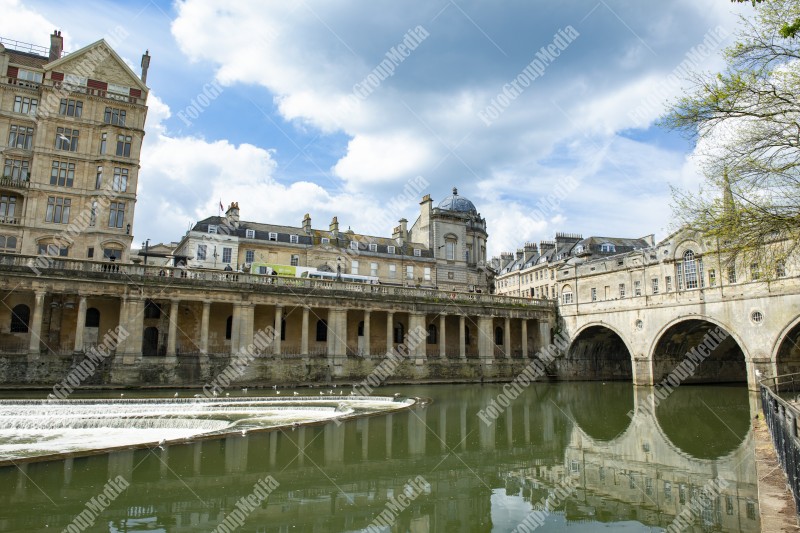 Avon river and Pulteney Bridge in Bath, UK