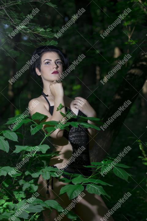 Brunette young woman, outdoor shoot