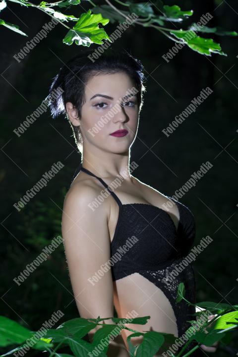 Brunette young woman, outdoor shoot