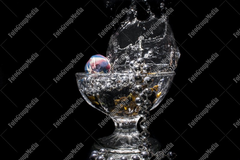 Splash in crystal cup