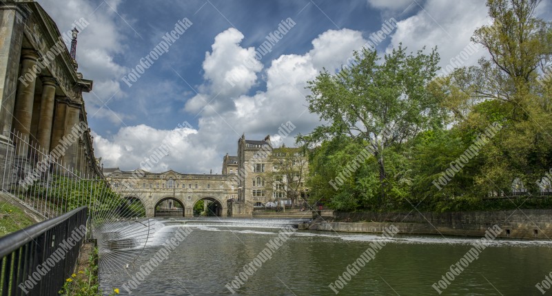 Avon river and Pulteney Bridge in Bath, UK